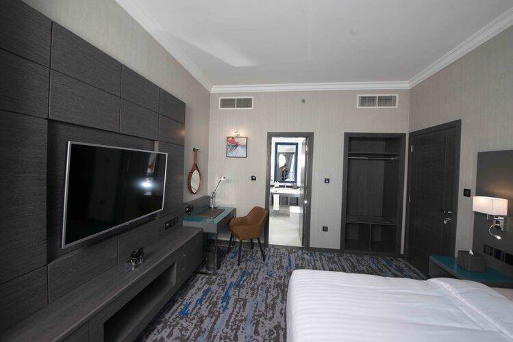 Edge Creekside Hotel