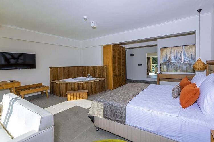 Yalipark Beach Hotel