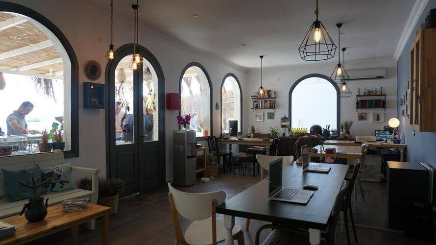 Daphnis Hotel