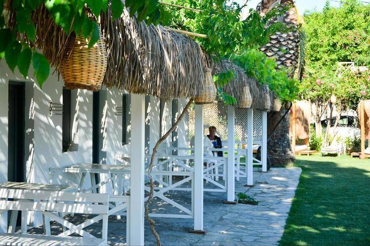 Daphnis Hotel