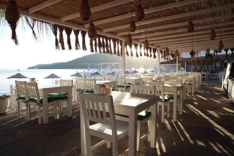 Daphnis Hotel