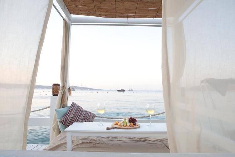 Daphnis Hotel