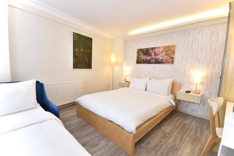 Elanaz Hotel