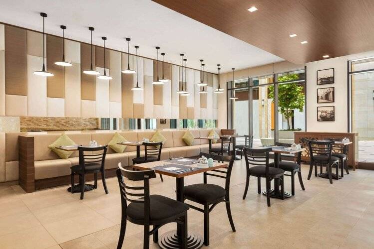 Super 8 By Wyndham Dubai Deira