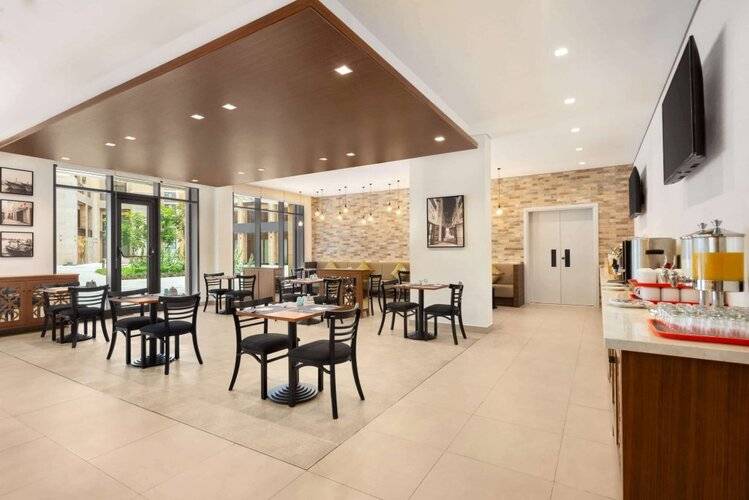 Super 8 By Wyndham Dubai Deira
