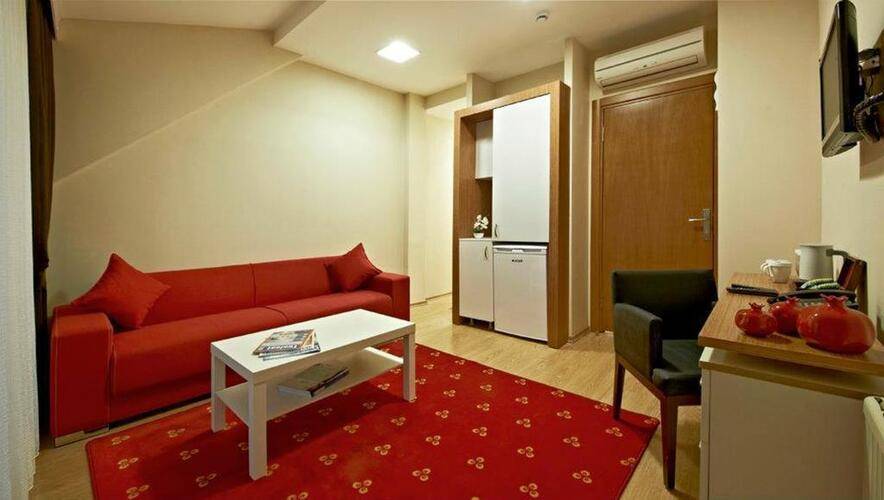 Retropera Hotel