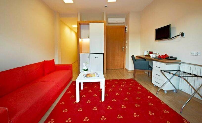 Retropera Hotel