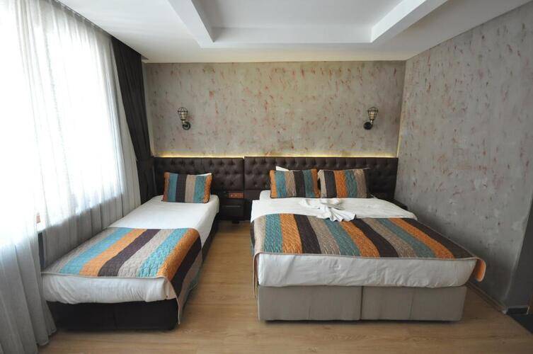 Retropera Hotel