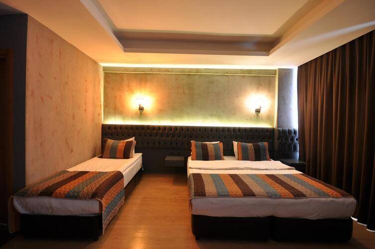 Retropera Hotel
