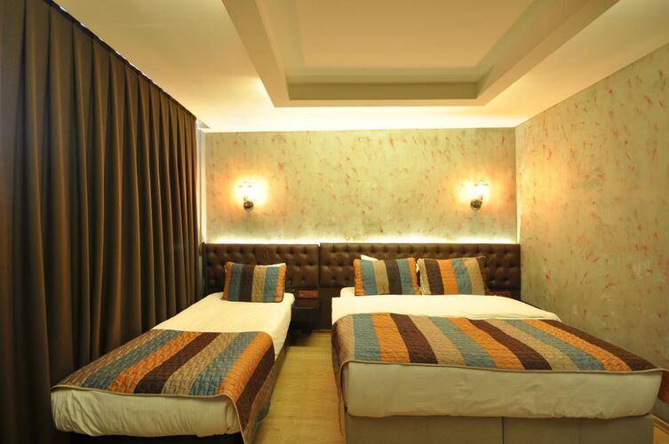 Retropera Hotel