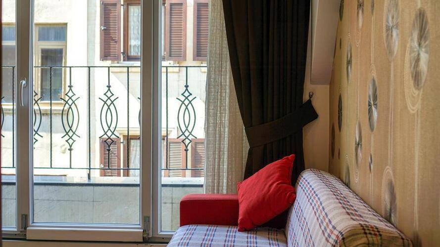 Retropera Hotel