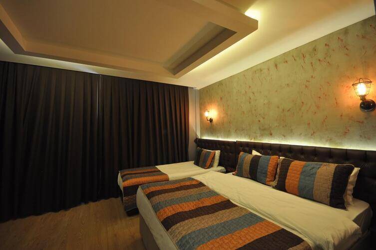 Retropera Hotel