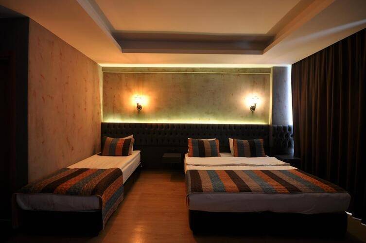 Retropera Hotel