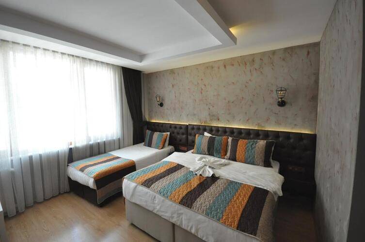 Retropera Hotel