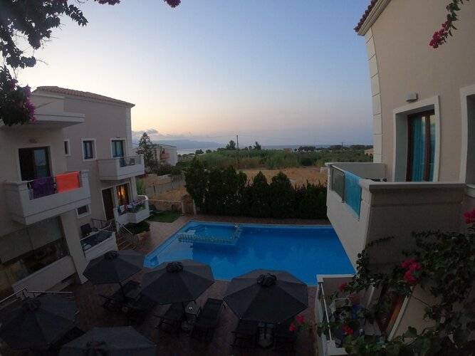 Theros Hotel