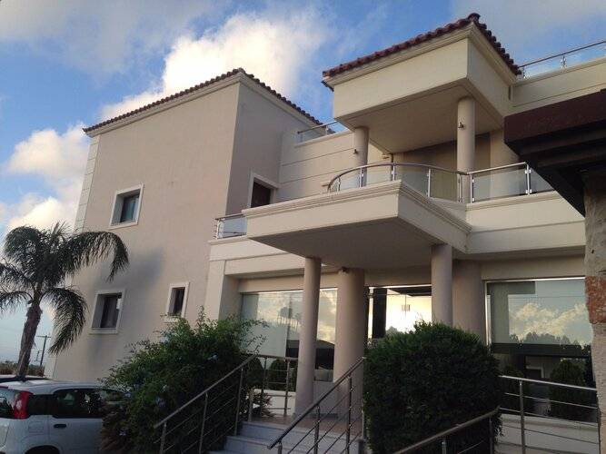 Theros Hotel