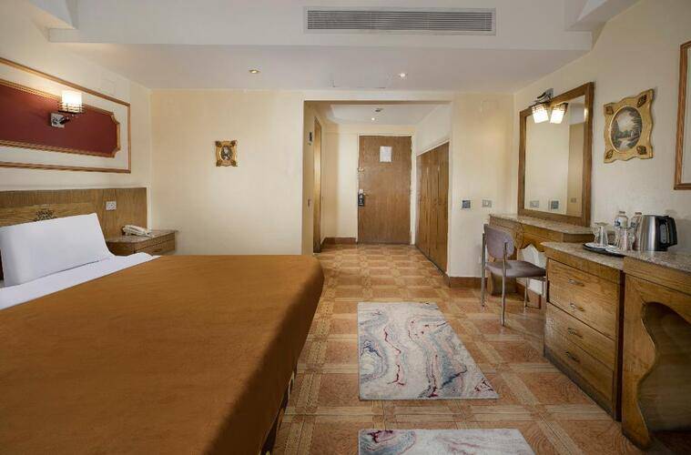 Kanzy Hotel