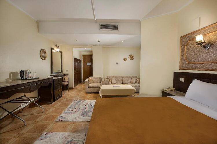 Kanzy Hotel