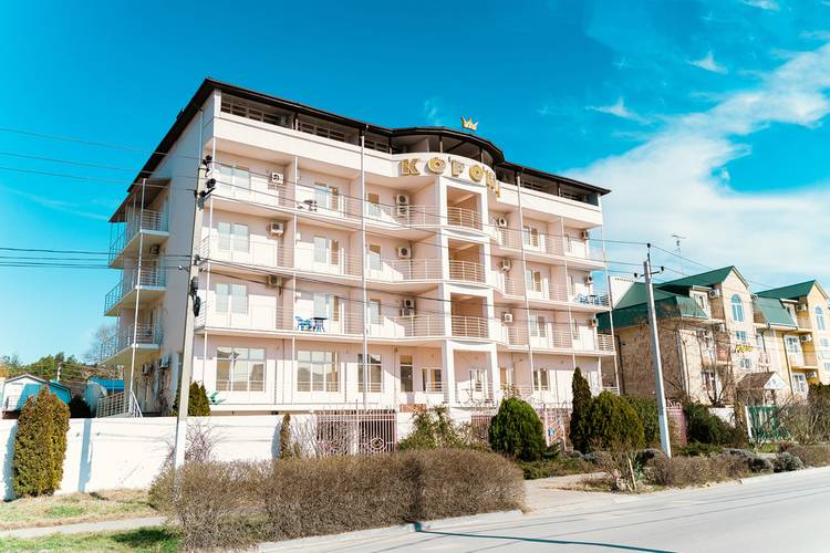 Отель Корона