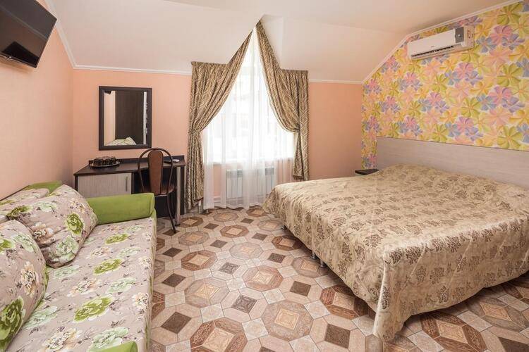 Отель Кипарис