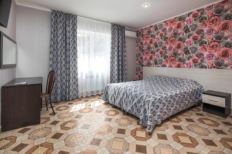 Отель Кипарис
