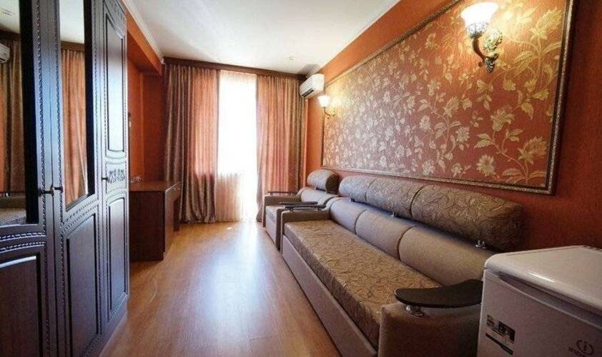 Отель Леонидас