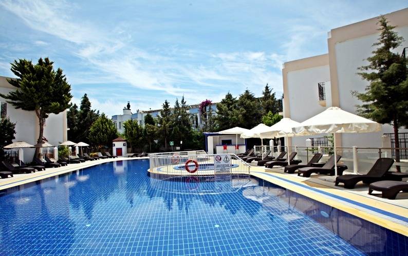 Serpina Hotel (Adults Only 16+)