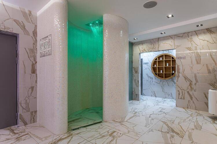 Kravt Nevsky Hotel and Spa