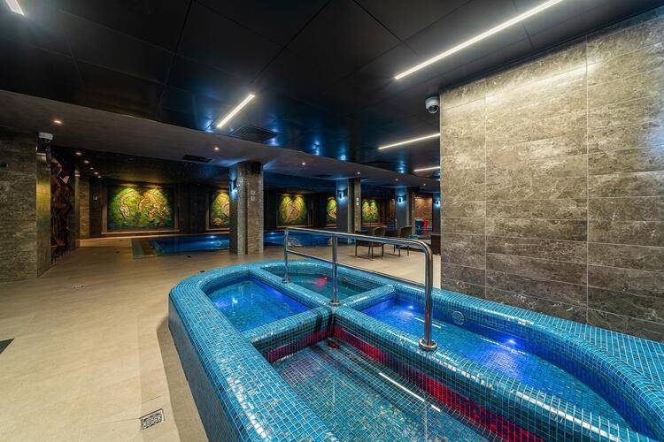 Kravt Nevsky Hotel and Spa