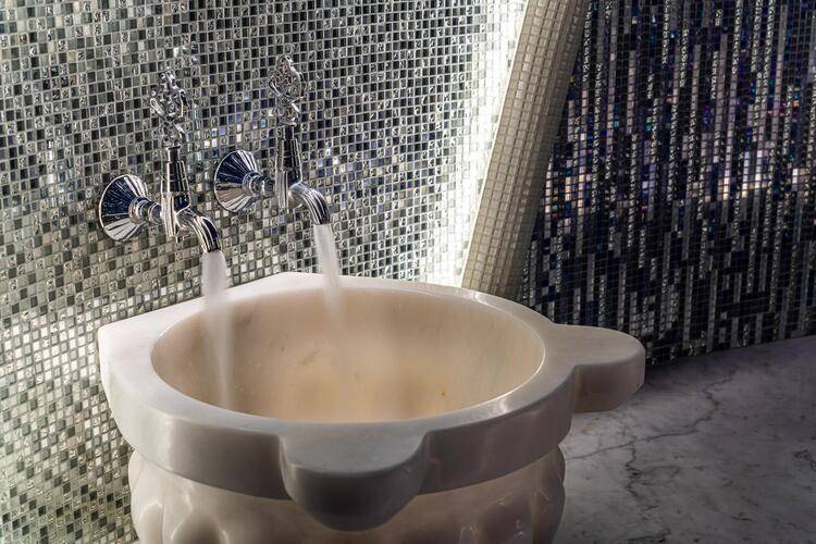 Kravt Nevsky Hotel and Spa