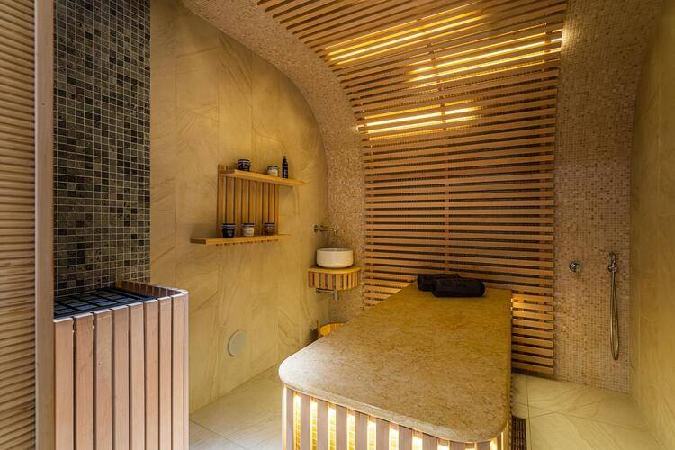 Kravt Nevsky Hotel and Spa