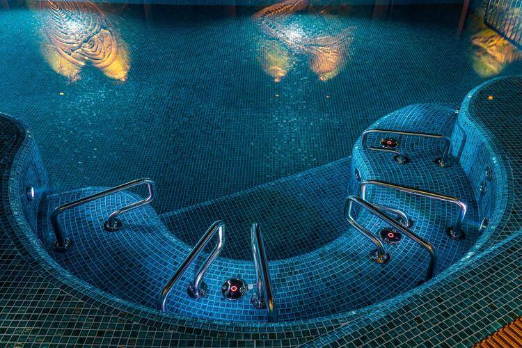 Kravt Nevsky Hotel and Spa