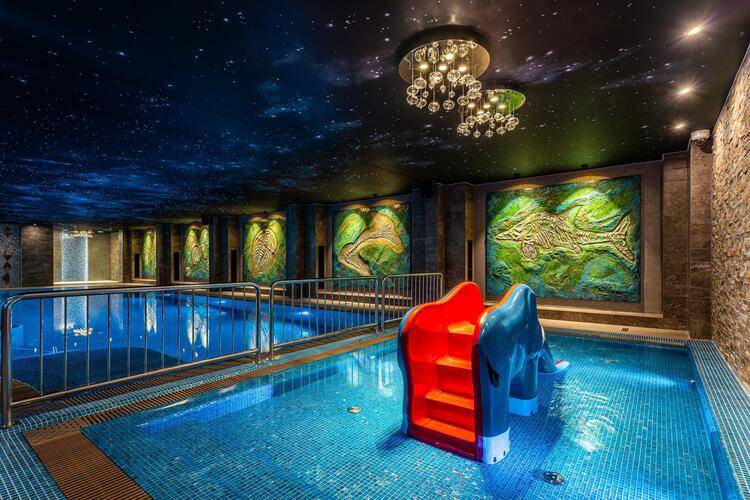 Kravt Nevsky Hotel and Spa