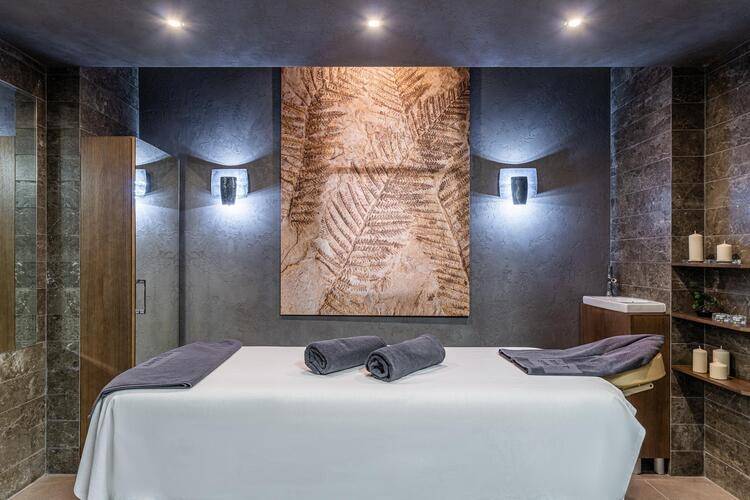 Kravt Nevsky Hotel and Spa