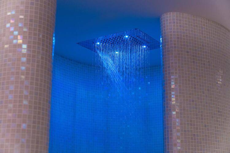 Kravt Nevsky Hotel and Spa
