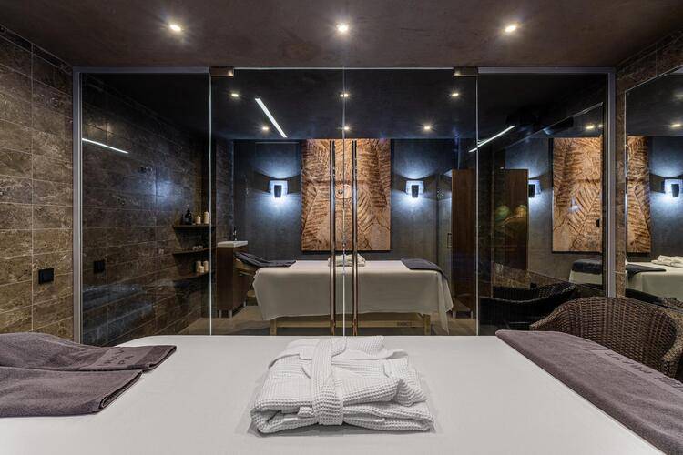 Kravt Nevsky Hotel and Spa