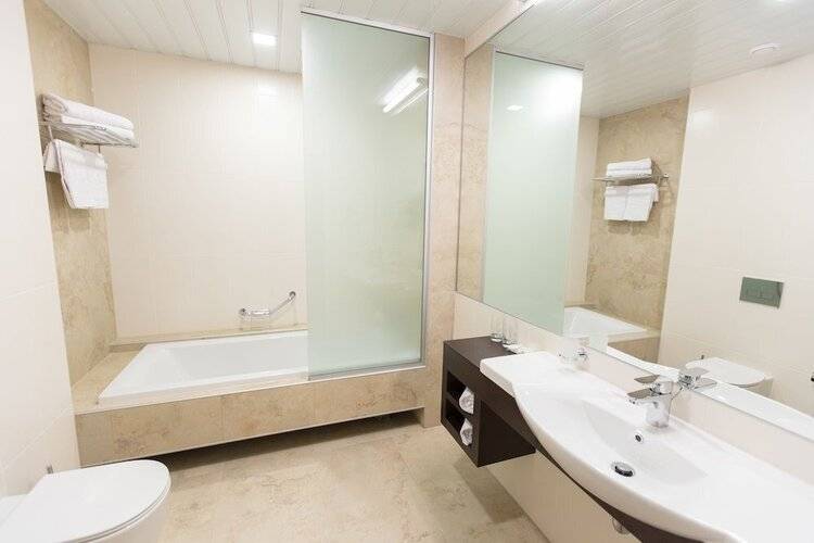 Отель Бридж (The Bridge Hotel)