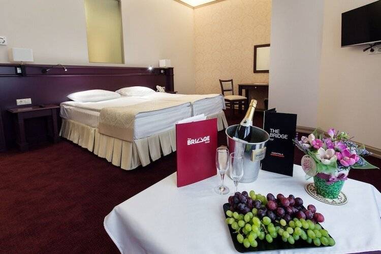 Отель Бридж (The Bridge Hotel)