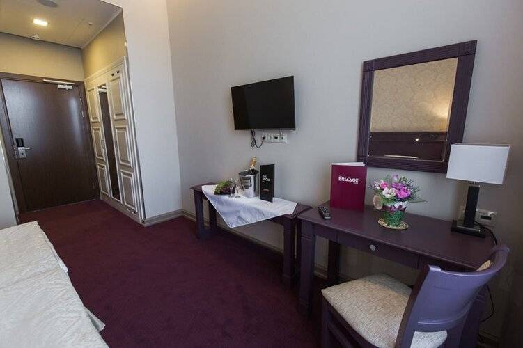 Отель Бридж (The Bridge Hotel)