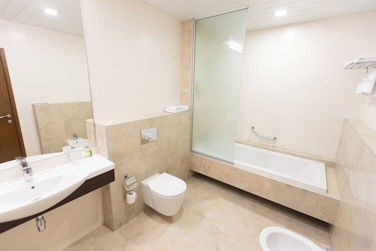 Отель Бридж (The Bridge Hotel)