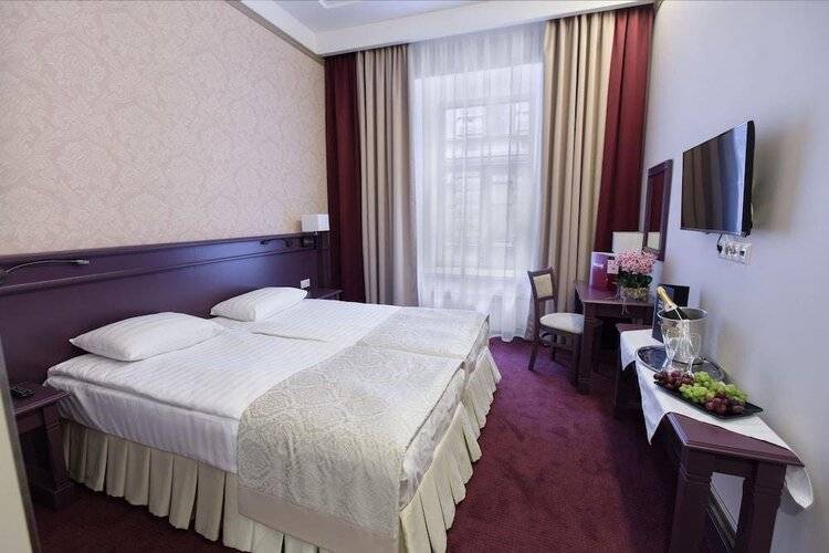 Отель Бридж (The Bridge Hotel)