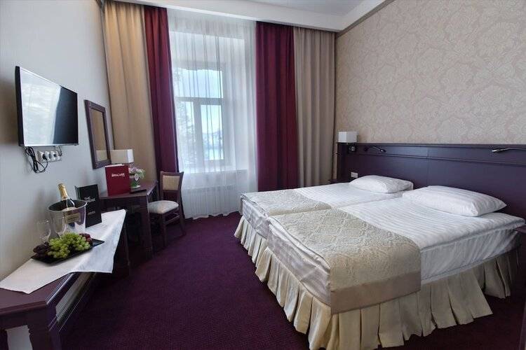 Отель Бридж (The Bridge Hotel)