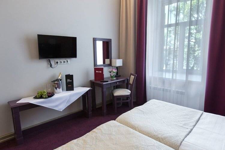 Отель Бридж (The Bridge Hotel)