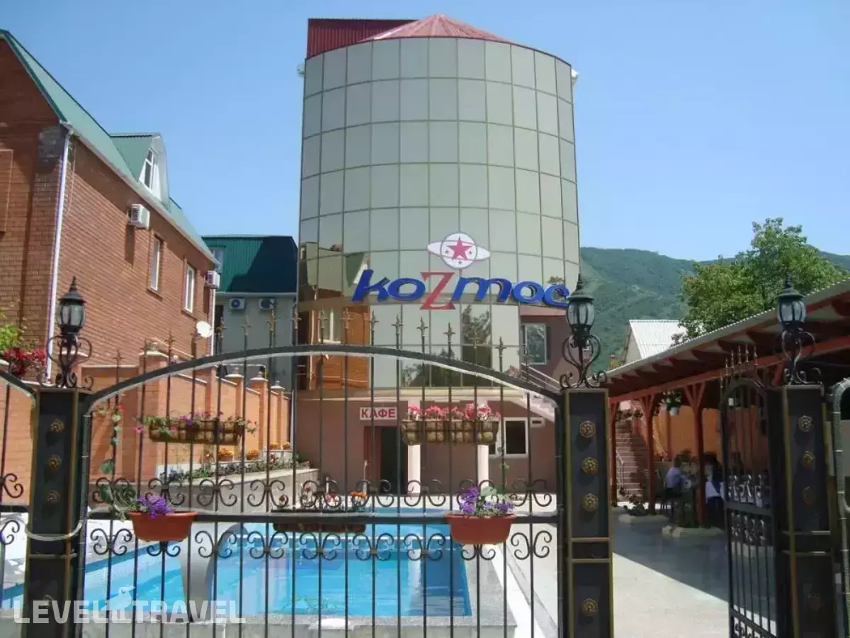 Отель Kozmoc (Космос)