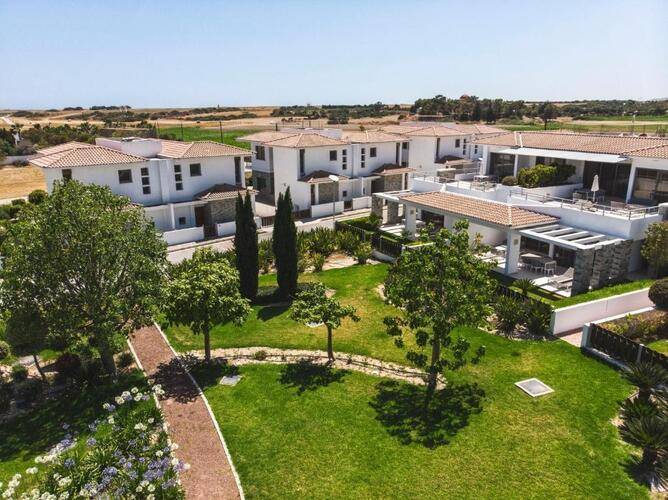 Atlantis Gardens Apartments & Villas