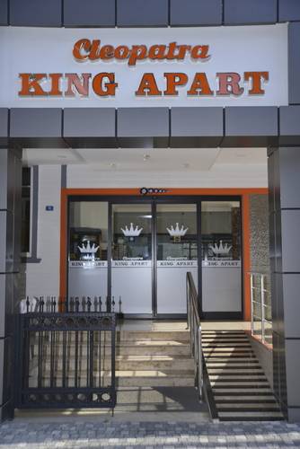 Cleopatra King Apart