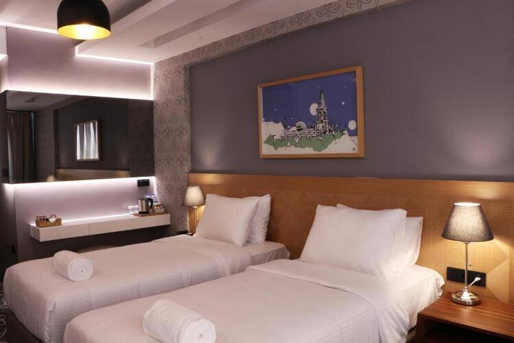 Four-G Hotel