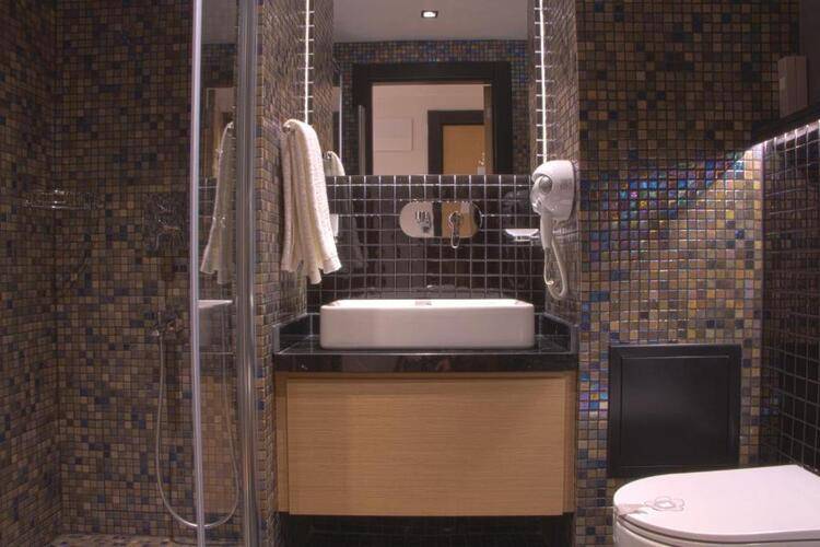 Four-G Hotel