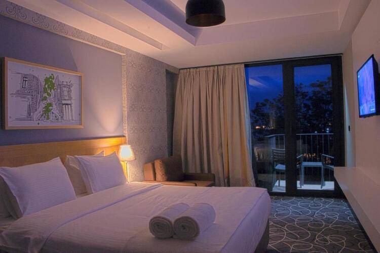 Four-G Hotel