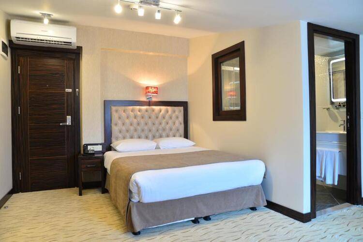 Golden Siyav Hotel